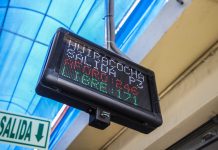 JESÚS MARÍA: INSTALAN CONTÓMETROS DIGITALES EN MERCADOS PARA IMPEDIR AGLOMERACIÓN DE PERSONAS