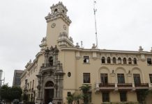 Regidor de Municipalidad de Miraflores vota a favor de su censura por no usar mascarilla