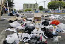 AVENIDAS DEL CALLAO LLENAS DE BASURA POR HUELGA DE TRABAJADORES MUNICIPALES