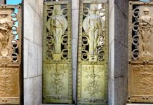 VECINOS DE JESUS MARÍA DENUNCIAN ROBO DE PUERTAS DE BRONCE ANTE LA MUNICIPALIDAD