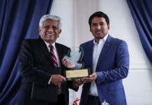 Alcalde de Lima recibe condecoración de Villa El Salvador por su apoyo en el diseño urbanístico del distrito