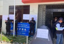 AREQUIPA: SERENOS PROTESTAN POR FALTA DE INDUMENTARIAS 3