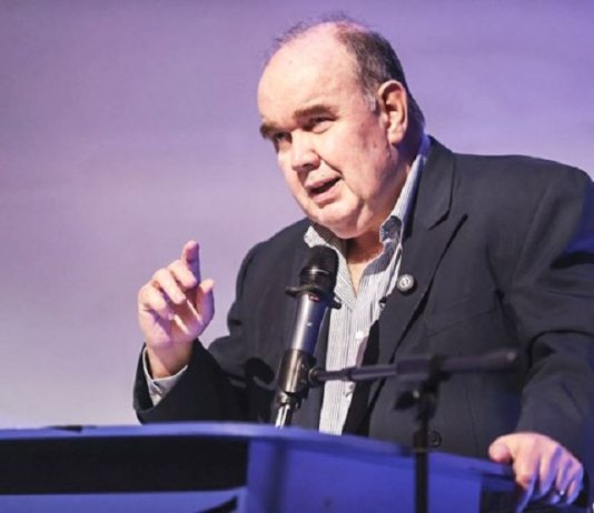 JEE declara improcedente pedido de exclusión contra Rafael López Aliaga y ratifica su candidatura municipal